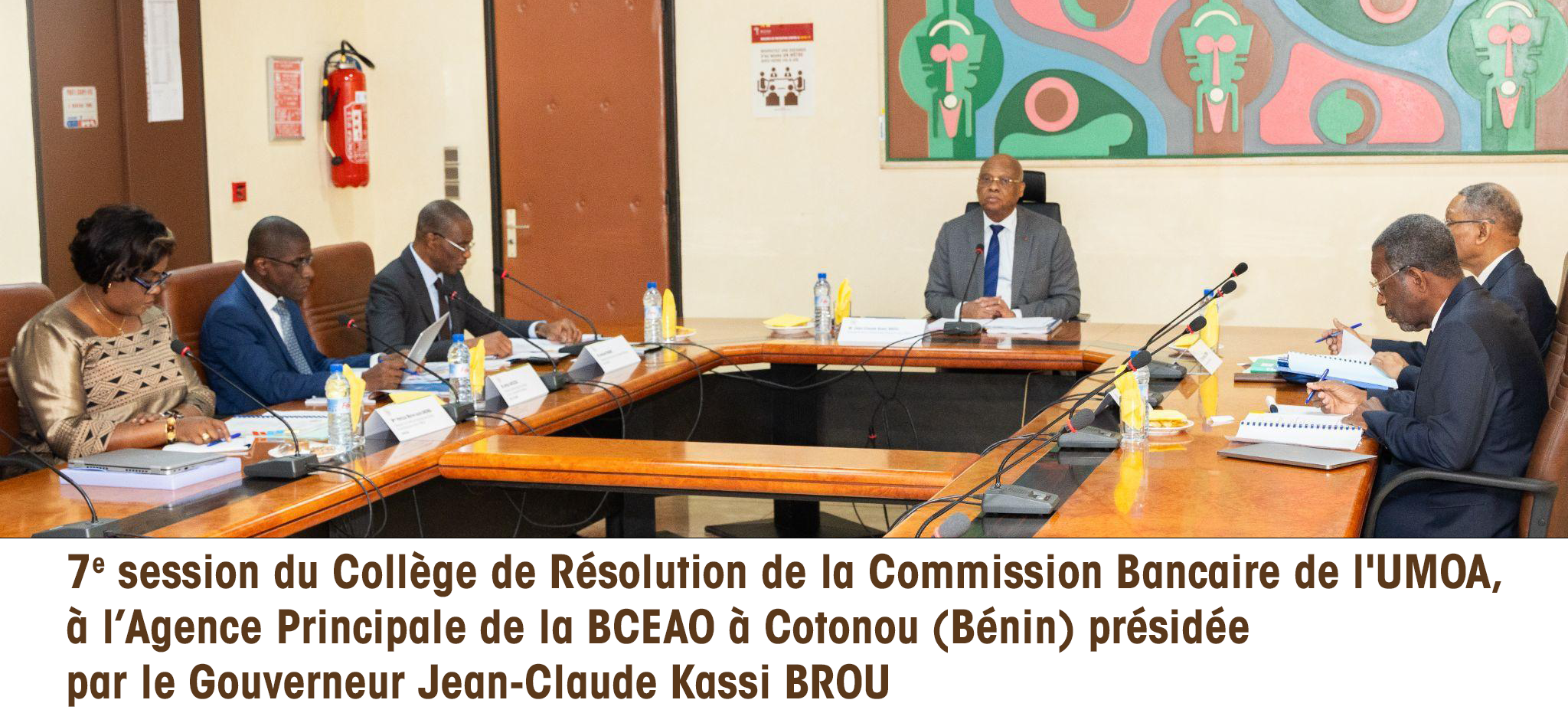 Le Collège de Résolution de la Commission Bancaire de l’UMOA a tenu sa 7e session ce mardi 19 décembre 2023, dans les locaux de l’Agence Principale de la Banque Centrale des Etats de l'Afrique de l’Ouest (BCEAO) à Cotonou (Bénin), sous la présidence de Monsieur Jean-Claude Kassi BROU, Gouverneur de la BCEAO. Au terme des délibérations, les membres du Collège ont examiné et adopté les projets de plans de résolution d’établissements bancaires d’importance systémique (EBIS).