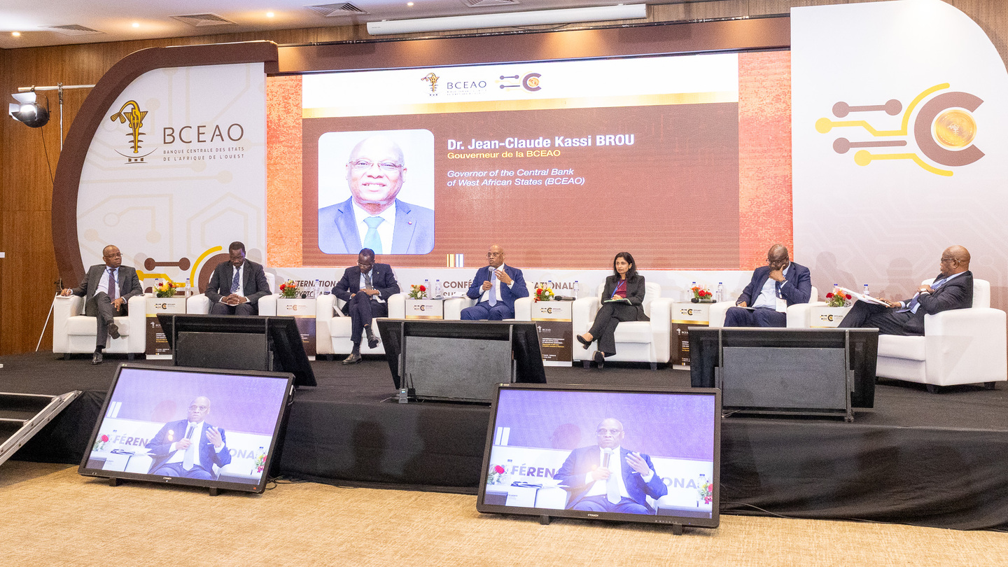 Intervention du Gouverneur de la BCEAO, Monsieur Jean-Claude Kassi Brou, lors de la table ronde des Gouverneurs de banques centrales consacrée aux crypto-actifs et aux innovations numériques