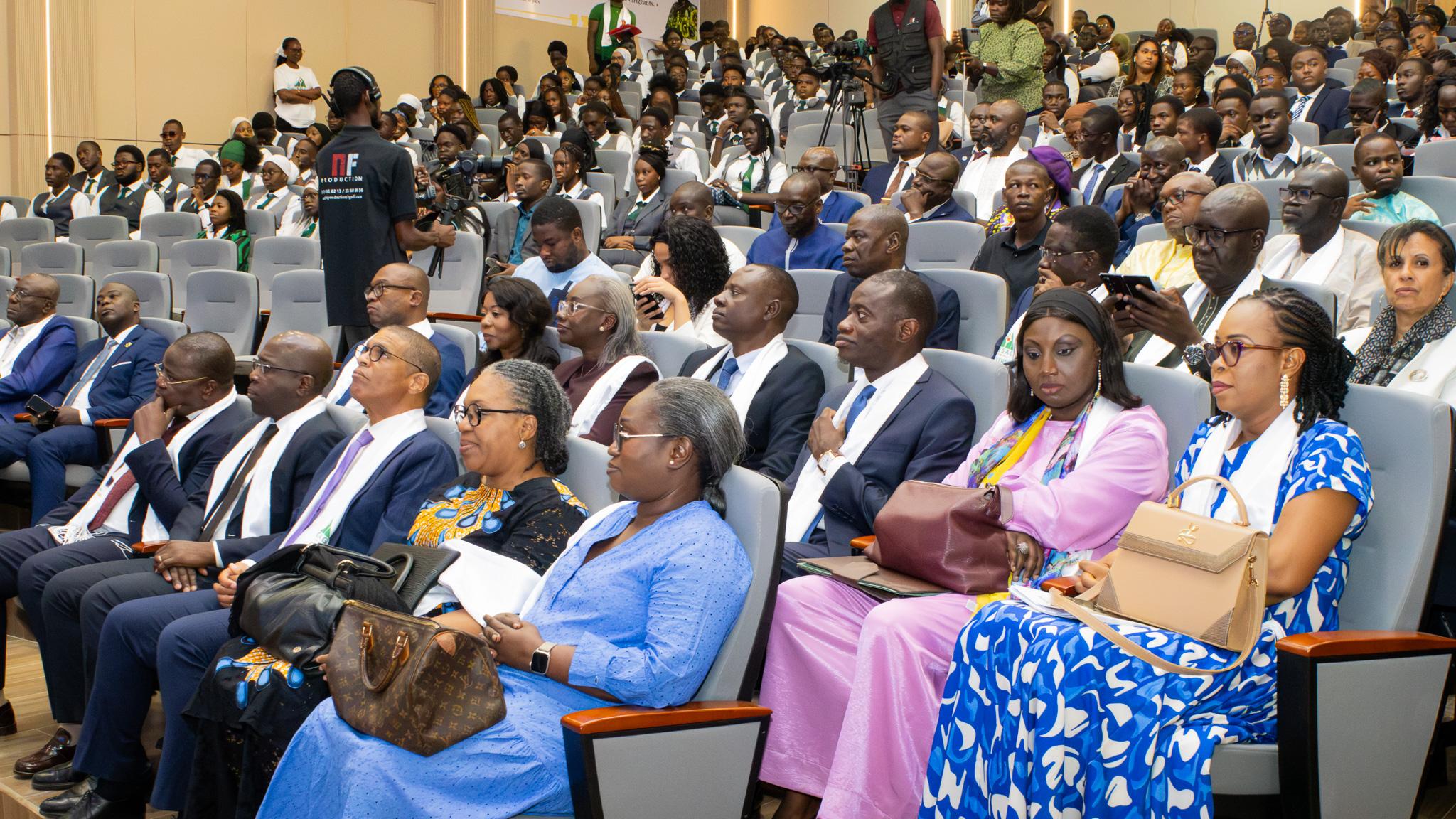 Vue d’ensemble des participants à la cérémonie de baptême de l’Auditorium Charles KONAN BANNY et de la rentrée solennelle 2026-2027 du CESAG