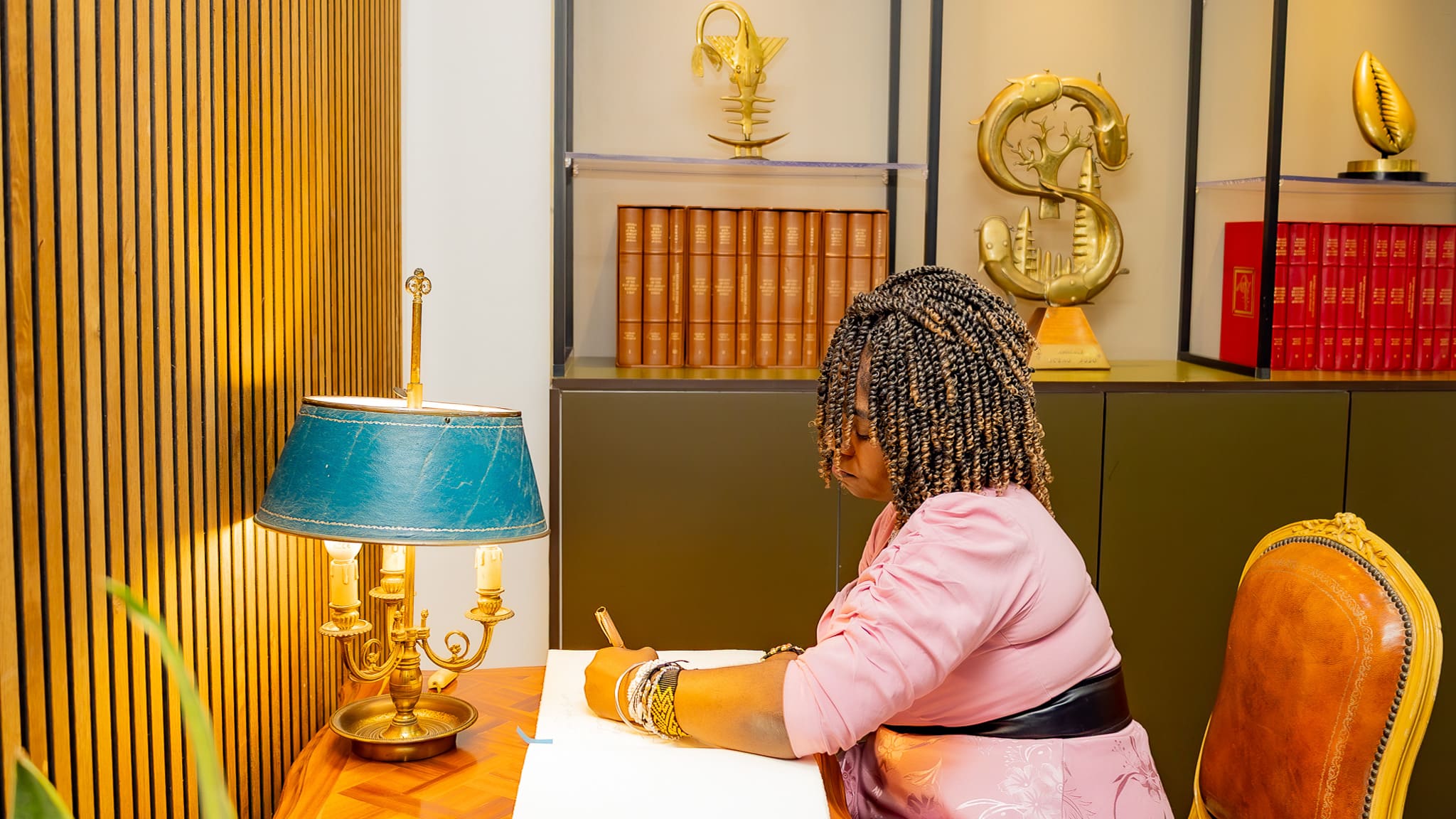 Signature dans le livre d’or de la BCEAO